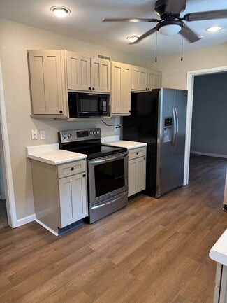 Building Photo - 1609 S Park Ave