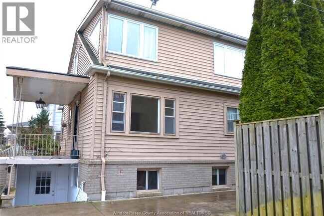 Photo du bâtiment - 201 St Rose Ave