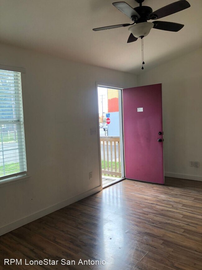 Foto del edificio - 2 br, 1 bath House - 2419 S Presa St Unit 102