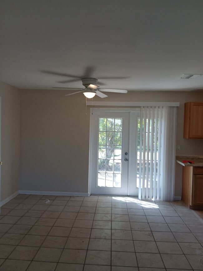 Foto del edificio - 3/2 Pool home available NOW