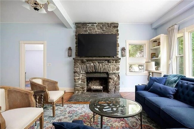 Building Photo - 75 Green End Ave