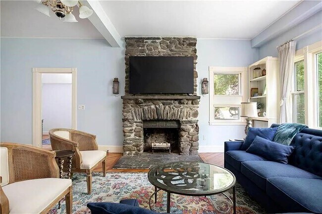 Foto del edificio - 75 Green End Ave