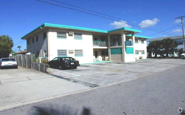 Building Photo - Park Shore Boutique Apartments