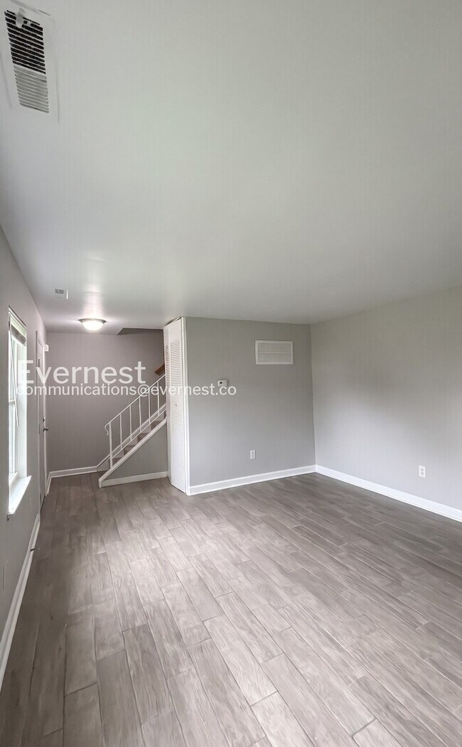 Building Photo - 3-Bedroom Home with Spacious Living and Convenient Amenities / Pet-Friendly / Vouchers Accepted /...