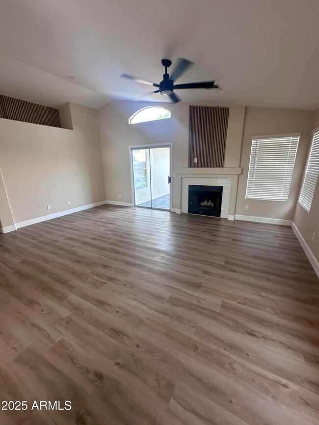 Foto del edificio - 21940 N 69th Dr