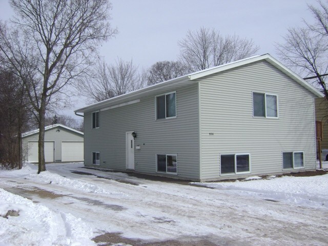 Primary Photo - 920 Water St