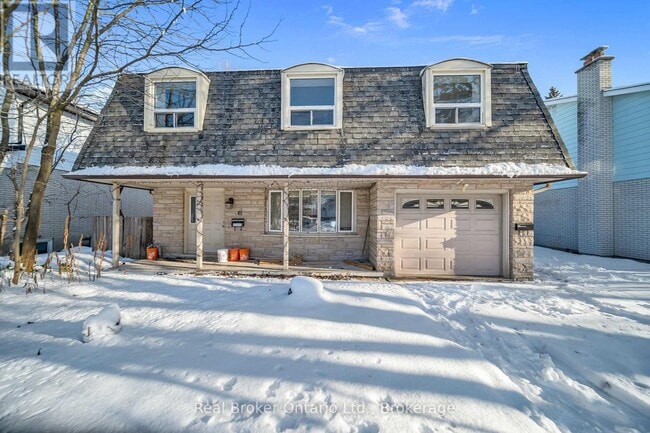 Building Photo - 61 Vanier Dr