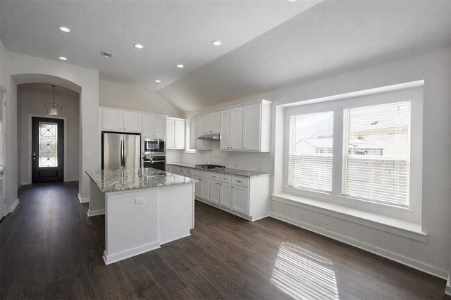 Building Photo - 155 Rosebush Dr