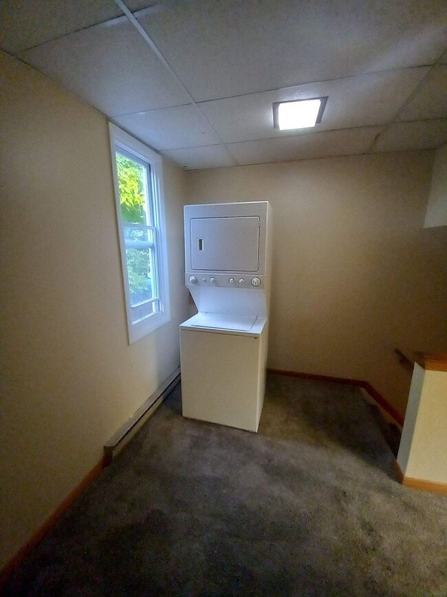 Building Photo - 638 Hertel Ave