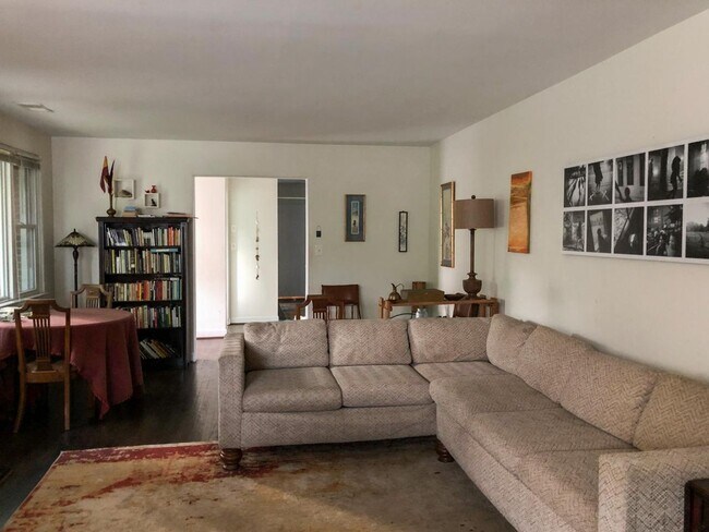 Foto del edificio - 7717 Carroll Ave