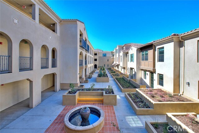 Foto del edificio - 501 W Foothill Blvd