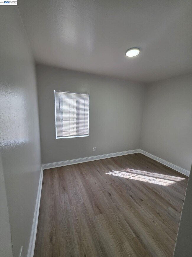 Foto del edificio - 20331 Concord Ave