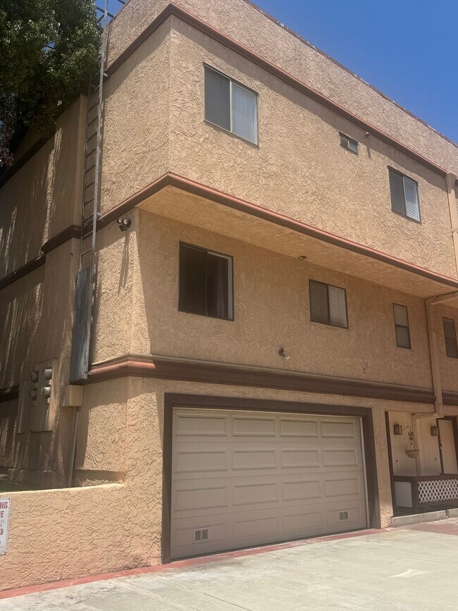 Building Photo - 1039 Mount Olive Dr