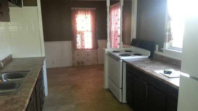Building Photo - 3 br, 1 bath House - 3213 Brandon St
