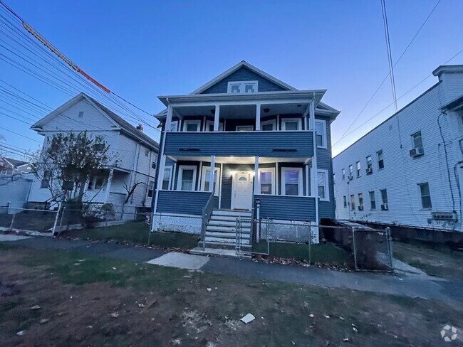 Building Photo - 35 Woodland Pl