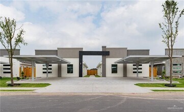 Building Photo - 7 Angelina Dr