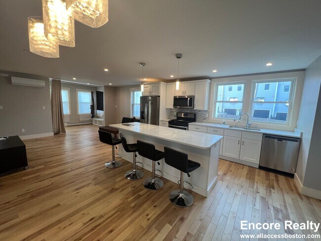 Foto del edificio - New Four bedroom, two and a half bath