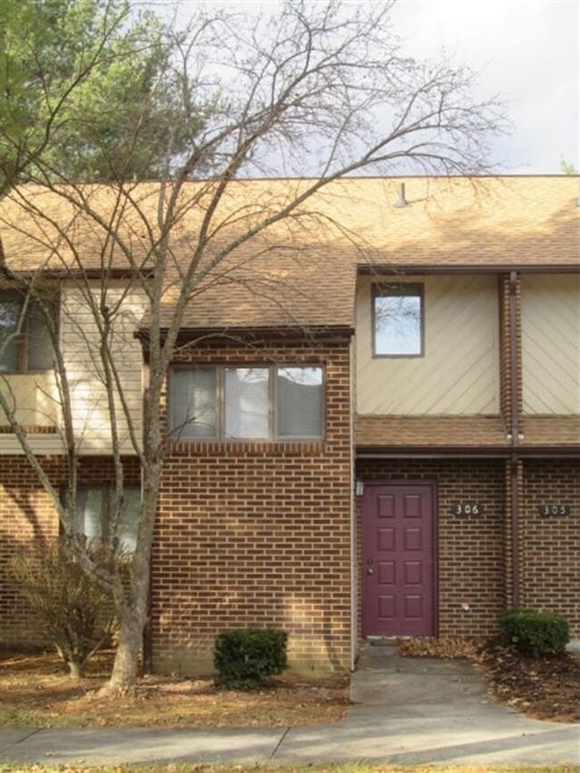 Building Photo - 306 Shenandoah Cir