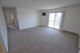 Building Photo - 811 W Villard St