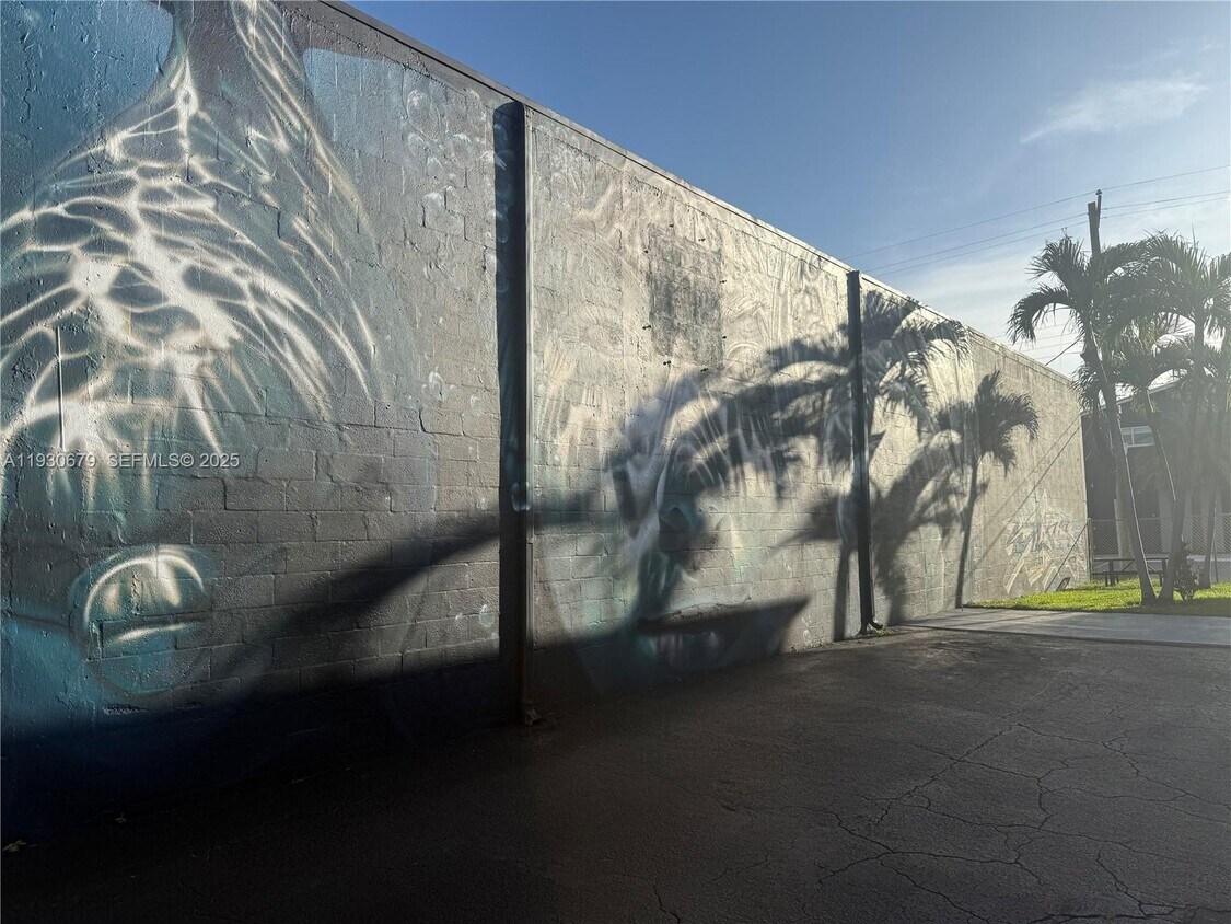 Foto del edificio - 711 NE 2nd Ave