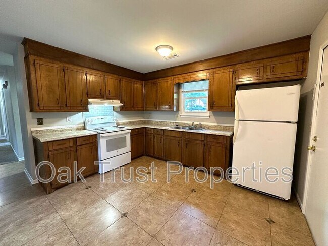 Foto del edificio - 46 Oak Grove Rd