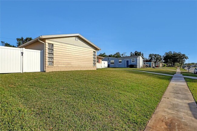 Building Photo - 611 Clarewood Blvd