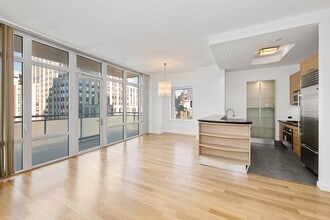 Building Photo - 325 5th Ave