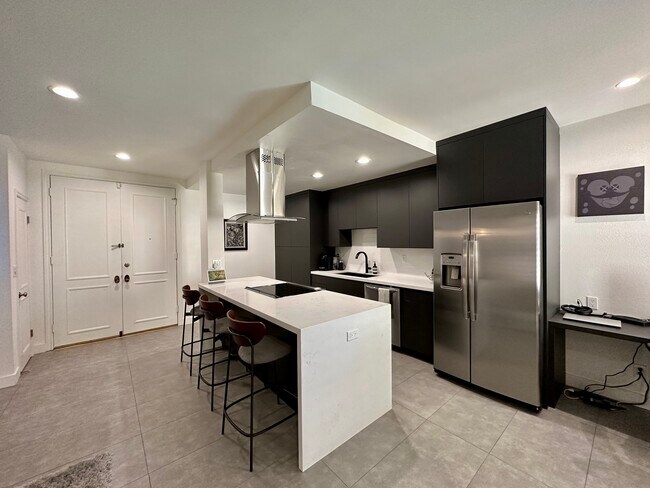 Foto del edificio - 621 S Barrington Ave