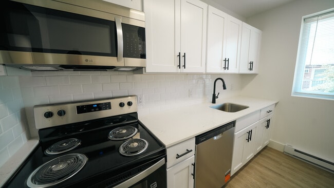 Kitchen with Electric Appliances - Southgate Gardens Apartments