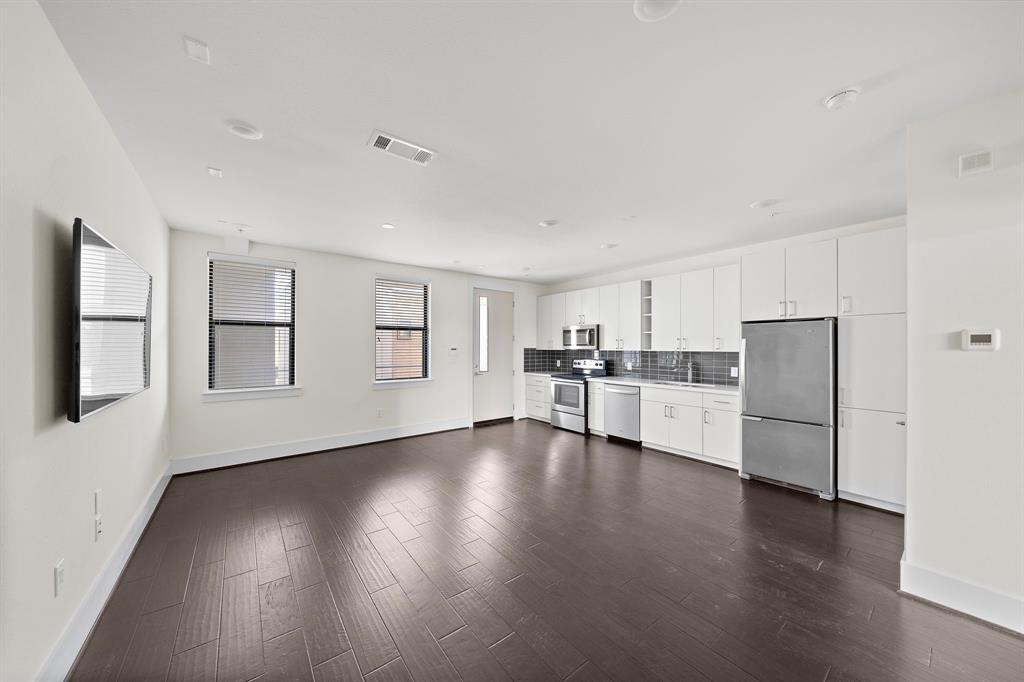 2401 Crawford St Unit B204, Houston, TX 77004 Room for Rent in