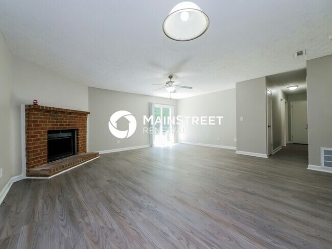 Foto del edificio - 3 Bedroom Pet-Friendly Home in Jonesboro, GA with Main Street Renewal