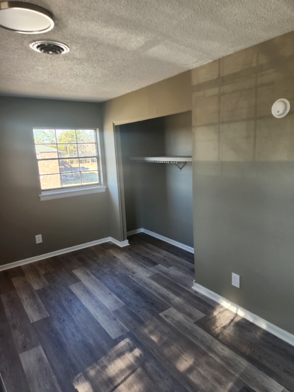 Foto del edificio - 196 Industrial Dr