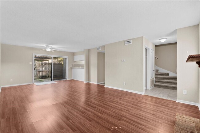 Foto del edificio - 1448 Silverpines Rd