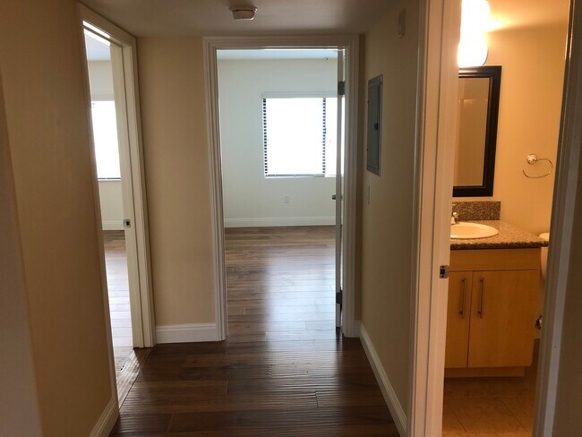 Building Photo - 1466 Tamarind Ave