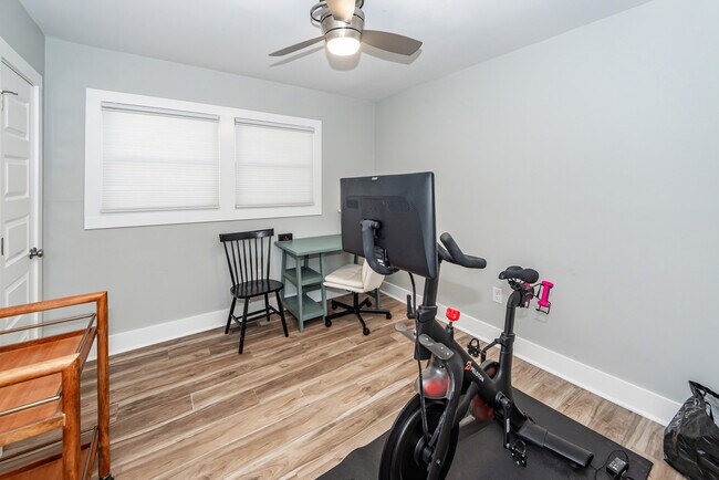 Building Photo - 1511 Larry St