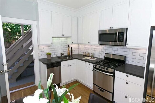 Kitchen with access to patio - 1125 18th Street