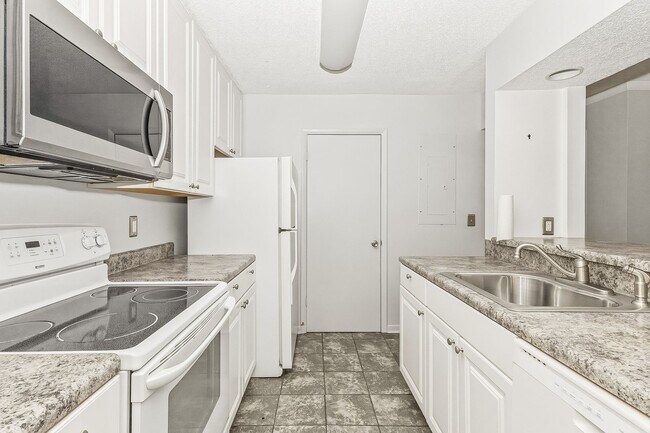 Foto del edificio - Open Concept Condo! 2 Bedrooms & 2.5 Baths!