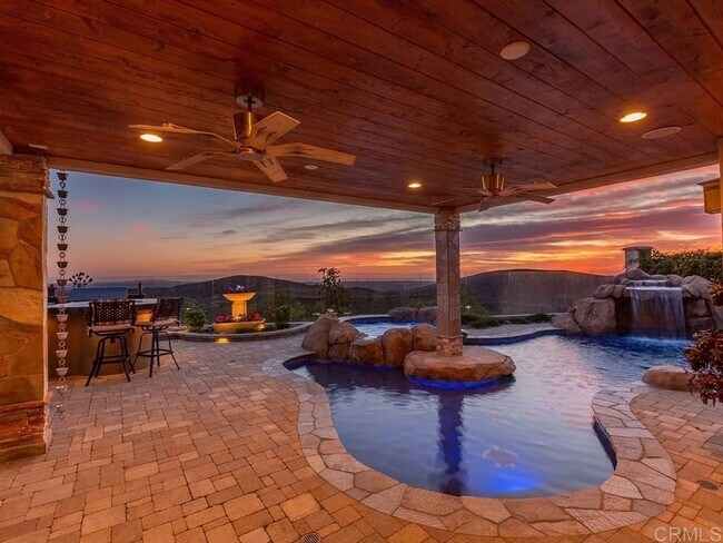 Foto del edificio - One of Kind Executive Home, Available Augu...
