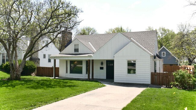 Building Photo - Charming 3bd/2ba Home!