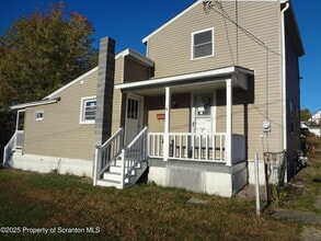 Building Photo - 539 Back St