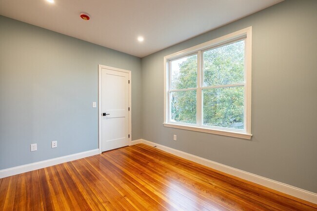 Foto del edificio - 663 Columbia Rd