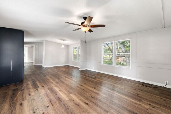 Foto del edificio - 3 bed 2 bath