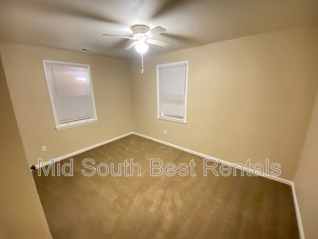 Building Photo - 1550 Harville St