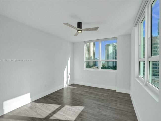 Foto del edificio - 350 SE 2nd St