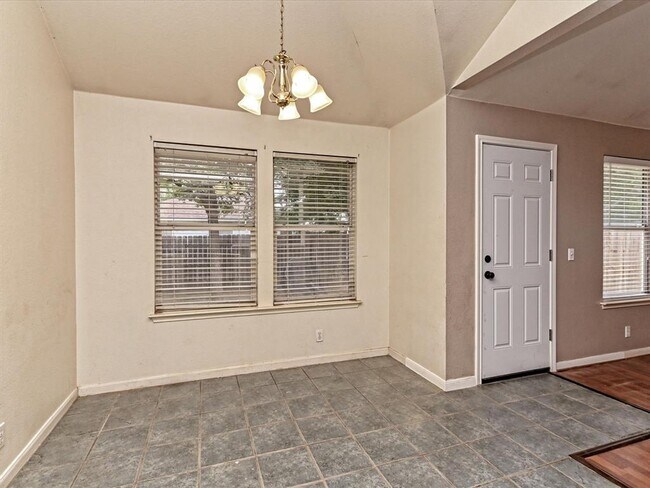 Foto del edificio - 14700 Menifee St