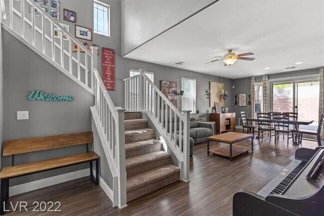 Foto del edificio - 4 BEDROOM 3 BATH SINGLE FAMILY HOME IN PROVIDENCE!!