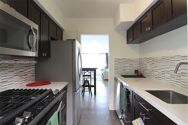 Foto del edificio - 2250 Bay Dr