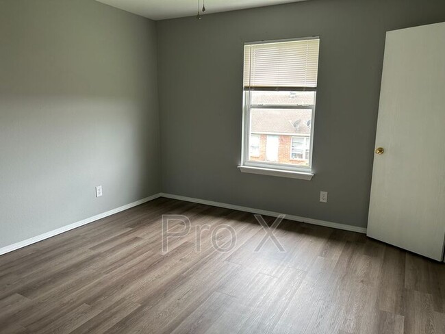 Building Photo - 316 Erin Pl