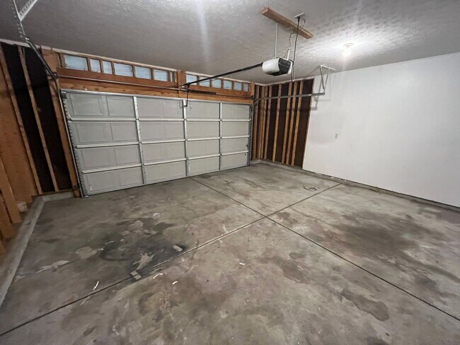 Foto del edificio - 905 Providence Ct