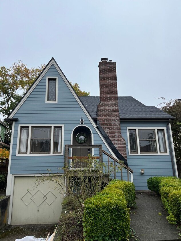 Primary Photo - Maple Leaf House
